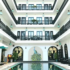 **** Hotell Delicacy & Vietnam